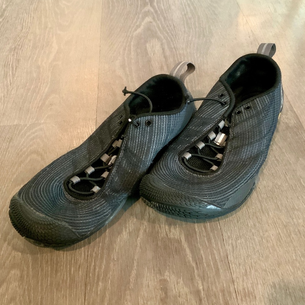 Women’s Merrell Barefoot Running Sneakers Black Grey Size 9